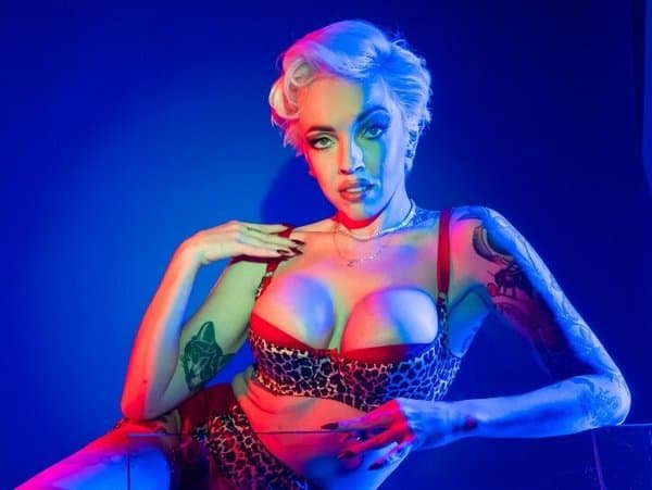 theblueeyedbombshell